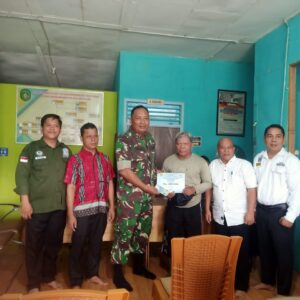 Batituud Koramil Kenohan Dampingi Penyaluran BLT, Pastikan Bantuan Tepat Sasaran Batituud Koramil Kenohan Dampingi Penyaluran BLT, Pastikan Bantuan Tepat Sasaran