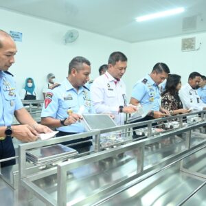 Diresmikan Kasau Secara Serentak, SPPG Lanud Sultan Hasanuddin Siap Operasional dan Salurkan 4.500 Makanan Bergizi Diresmikan Kasau Secara Serentak, SPPG Lanud Sultan Hasanuddin Siap Operasional dan Salurkan 4.500 Makanan Bergizi