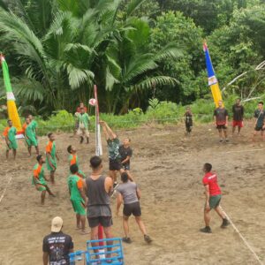 Satgas Yonif 126 dan Warga Distrik Ninati Rayakan HUT RI ke-80 dengan Semarak Lomba Sepak Bola dan Voli