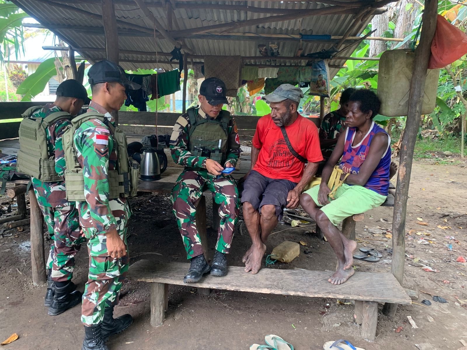 Peduli Warga Perbatasan, Satgas 312/KH Gelar Kesling dan Pelayanan Kesehatan Peduli Warga Perbatasan, Satgas 312/KH Gelar Kesling dan Pelayanan Kesehatan