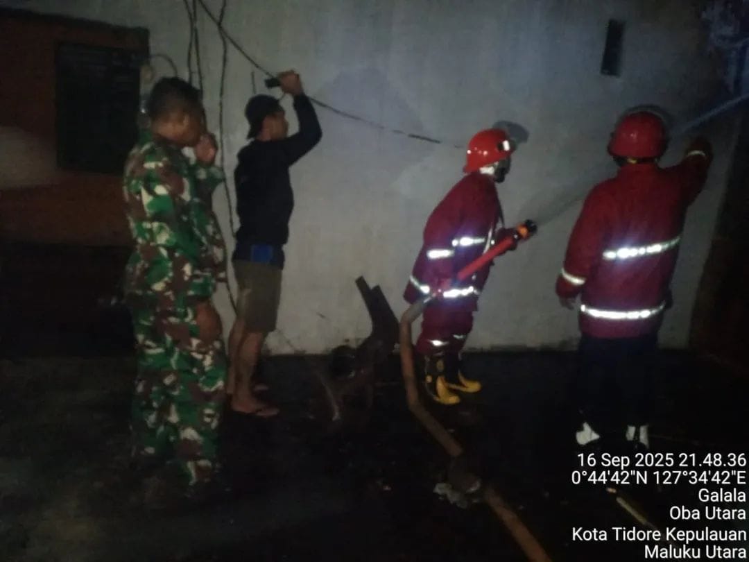 Korsleting Listrik Picu Kebakaran, Babinsa dan Warga Bergerak Cepat