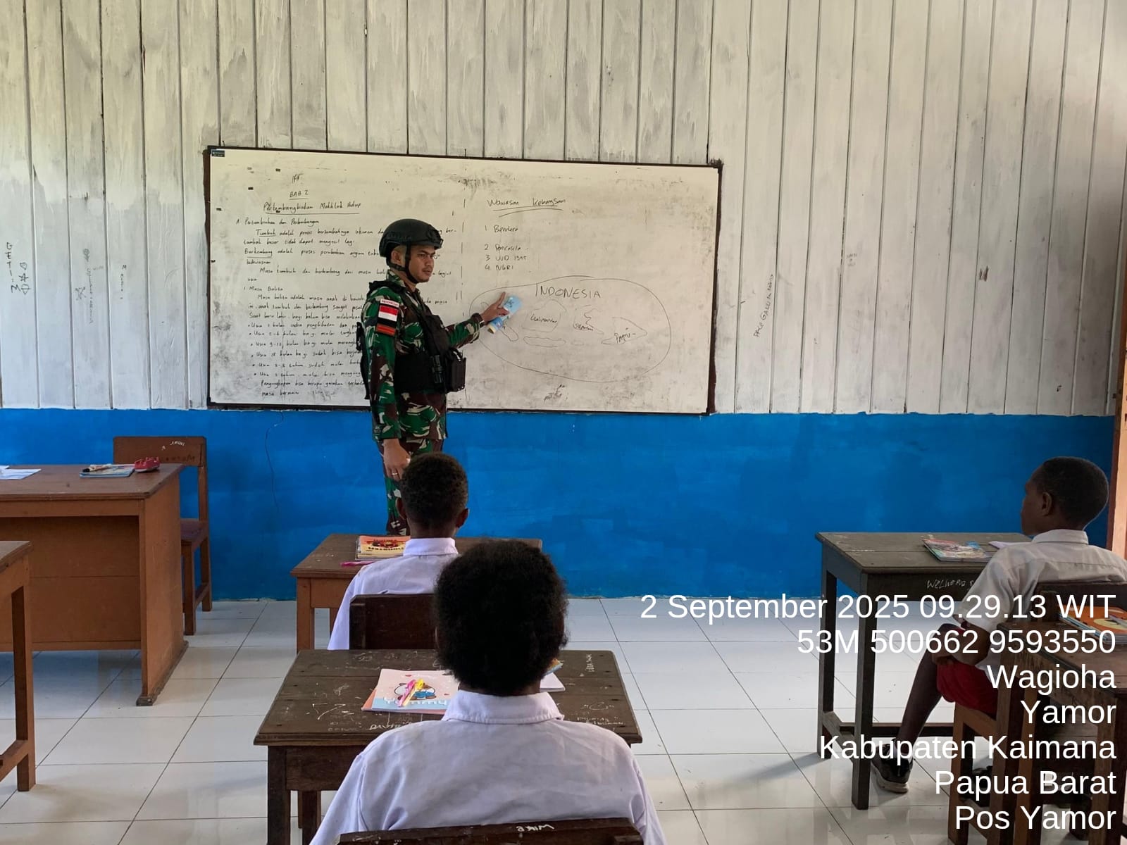 Minim Tendik, Yonif 410 Alugoro  Jadi Guru di SD Ururu Minim Tendik, Yonif 410 Alugoro  Jadi Guru di SD Ururu