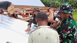 Satgas Pamtas Yonif 410/Alugoro Gotong Royong Membangun Gereja Bersama Masyarakat Perbatasan RI-PNG