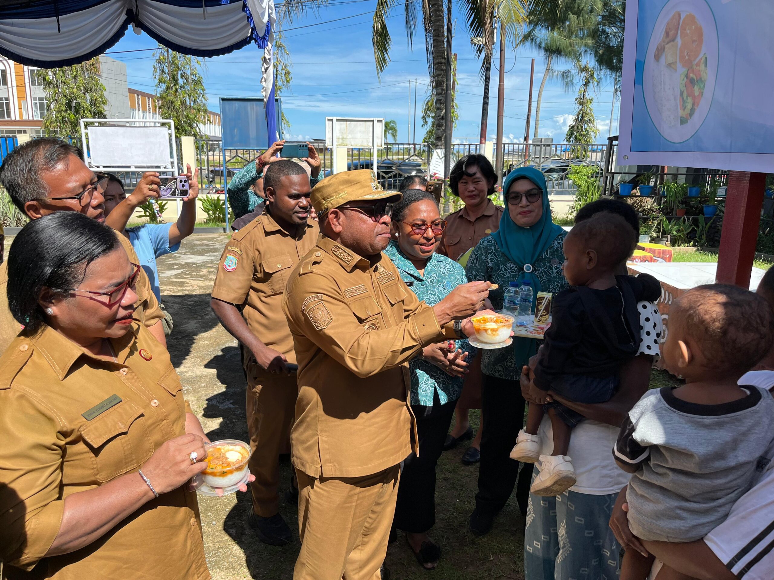 Cegah Stunting Ibu Hamil dan Balita, Walikota Sorong Launching Program Pangan Tambahan