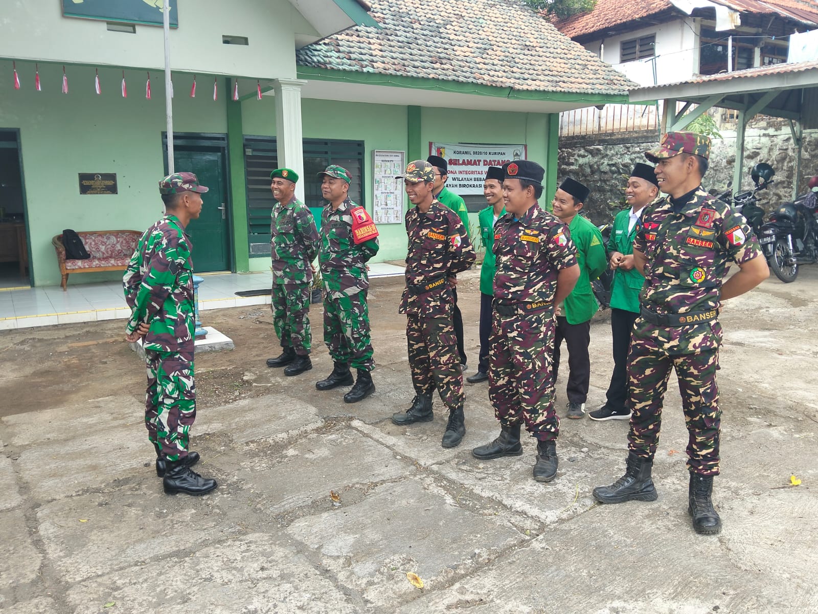 Bersatu Jaga Desa, TNI dan Banser Sepakati Penguatan Komunikasi Antarpos Siskamling di Kuripan