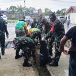 Jelang Peringatan HUT Ke-80 TNI Tahun 2025, Kodim 1710/Mimika bersama Satuan TNI-Polri dan Komponen Masyarakat Gelar Kegiatan Karya Bakti Pembersihan Lingkungan Pasar