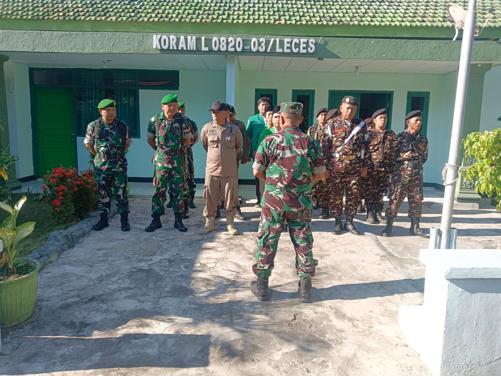 Sinergi TNI, Banser, dan Ansor Gelar Aksi Lapangan Perkuat Kamtibmas di Leces