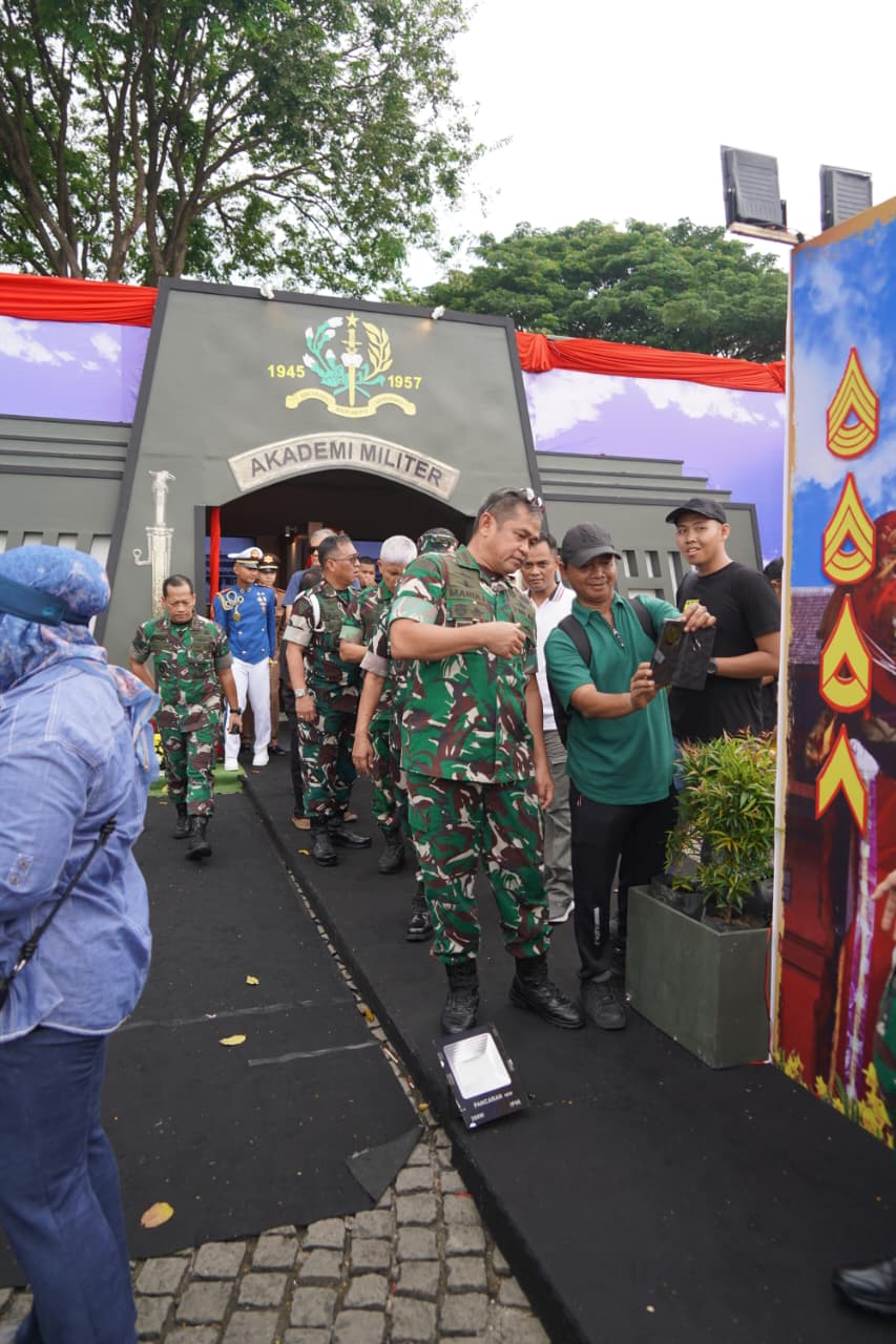 Kasad Kunjungi Stand Akademi Militer di TNI AD Fair 2025