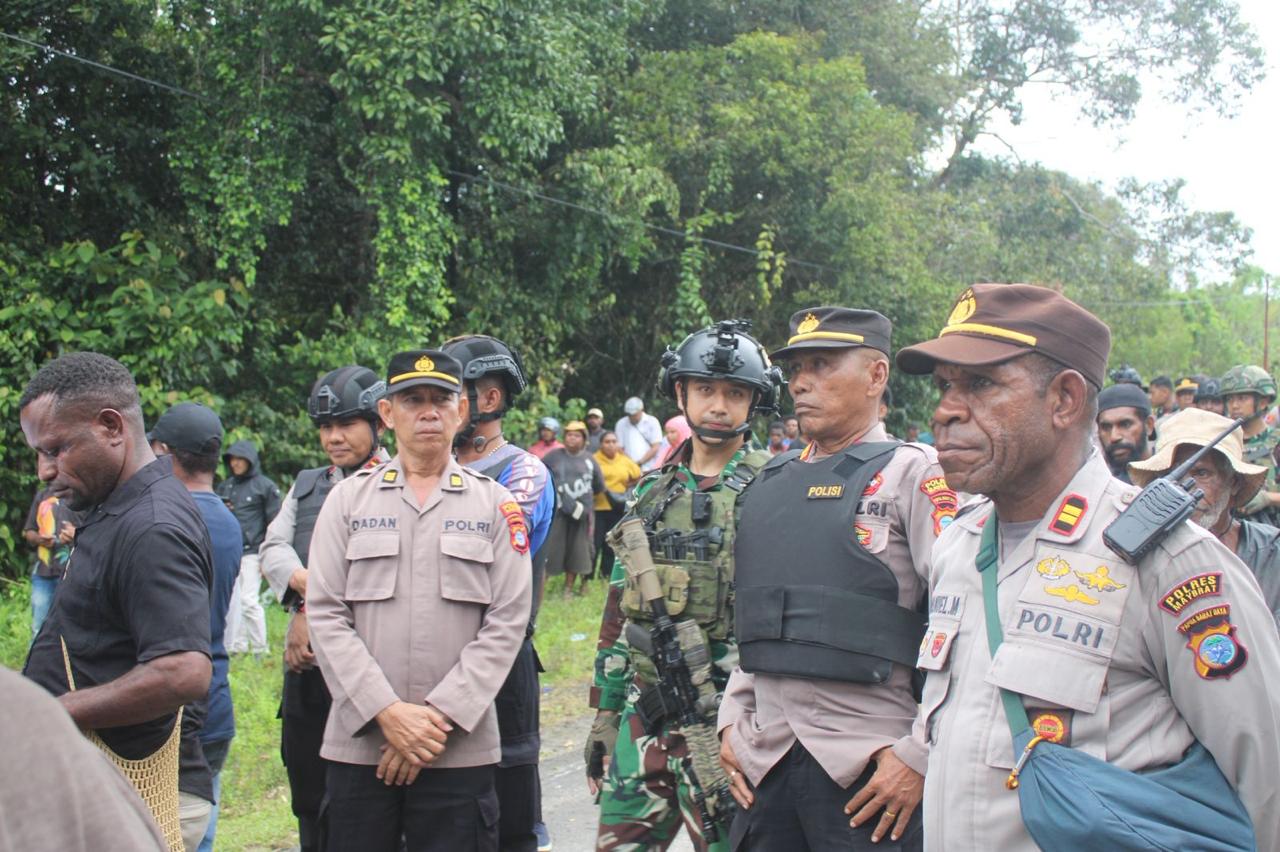 Polres Maybrat Amankan Aksi Pemalangan Jalan Utama di Susumuk Terkait Kasus Pengeroyokan