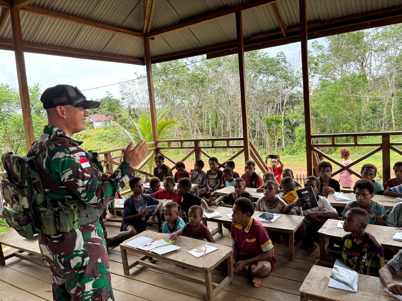 Implementasi Program Calistung oleh TNI Untuk Mendukung Pembangunan SDM di Kampung Kombut