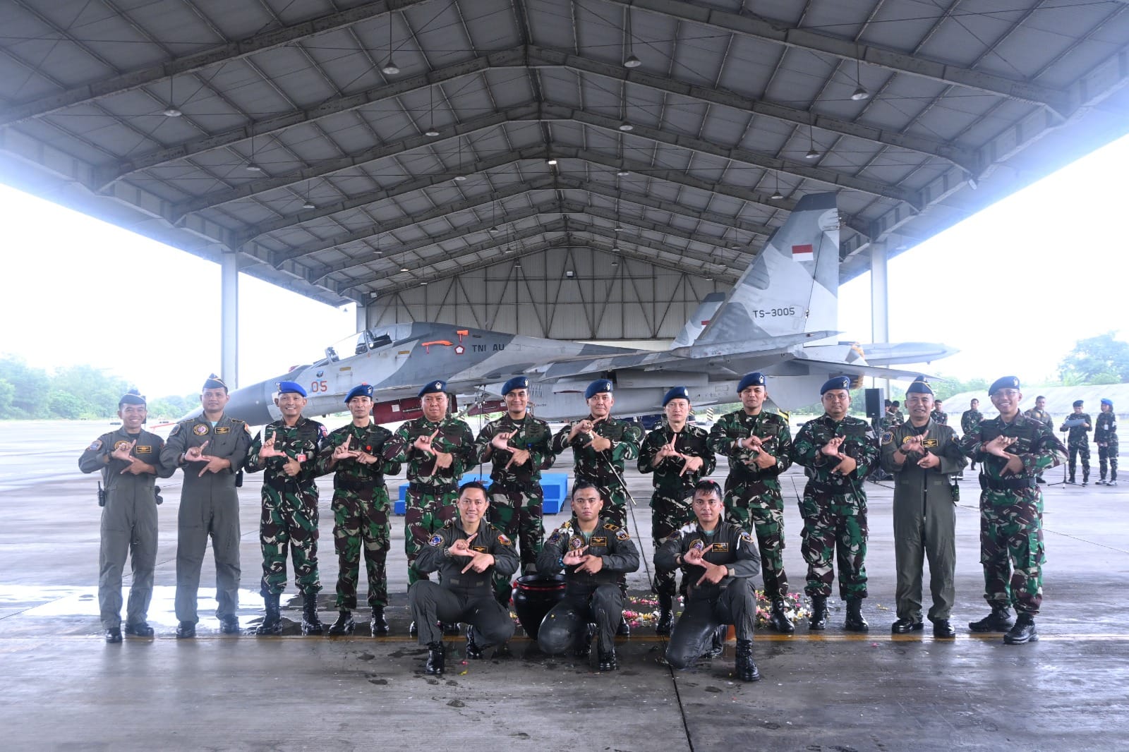 Tiga Penerbang Lanud Sultan Hasanuddin Torehkan Prestasi, Capai 2.000 Jam Terbang dan Terbang Solo Pesawat Sukhoi 27/30