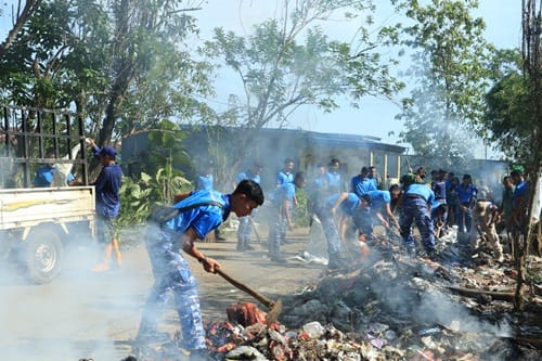 Bersama Masyarakat, Lanud Sultan Hasanuddin Gelar Bakti Teritorial Prima Bersihkan Lingkungan