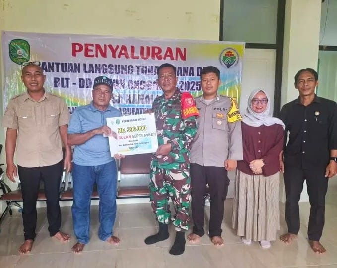 Babinsa Koramil Kenohan Hadir, Dampingi Penyaluran BLT Dana Desa di Kahala