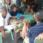 Warkop Jadi Tempat Berkumpul Warga, Babinsa Lakukan Komsos Jaga Kamtibmas Lewat Siskamling