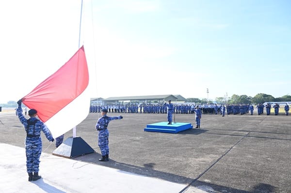 Lanud Sultan Hasanuddin Gelar Upacara 17-an, Pangkoopsudnas : Kembangkan Sikap Adaptif dan Tingkatkan Kesiapsiagaan Serta Profesionalisme