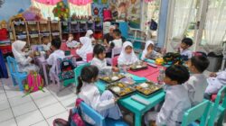 SPPG Lanud Sultan Hasanuddin Salurkan Ribuan Paket Makan Bergizi Gratis