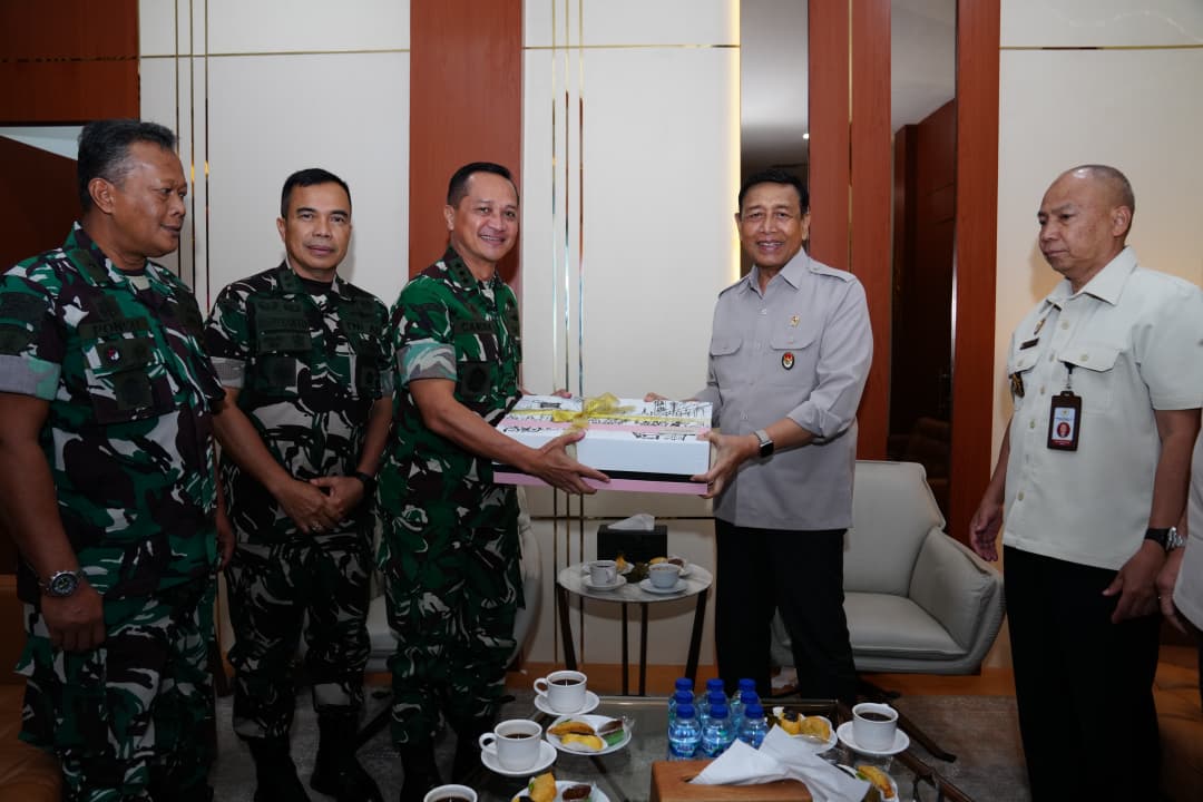 Asrenum Panglima TNI Anjangsana kepada Jenderal TNI (Purn) Wiranto