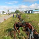 Satgas TMMD ke-126 Gelar Kegiatan Jum’at Bersih Bersama Warga Distrik Moraid