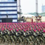 Prajurit Yonif 2 Marinir Tampil Memukau Dalam Acara Puncak HUT TNI ke-80 Prajurit Yonif 2 Marinir Tampil Memukau Dalam Acara Puncak HUT TNI ke-80