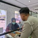 "Polantas Menyapa" di Tuban, Satlantas Sosialisasikan Prosedur Lalu Lintas Langsung ke Masyarakat “Polantas Menyapa” di Tuban, Satlantas Sosialisasikan Prosedur Lalu Lintas Langsung ke Masyarakat