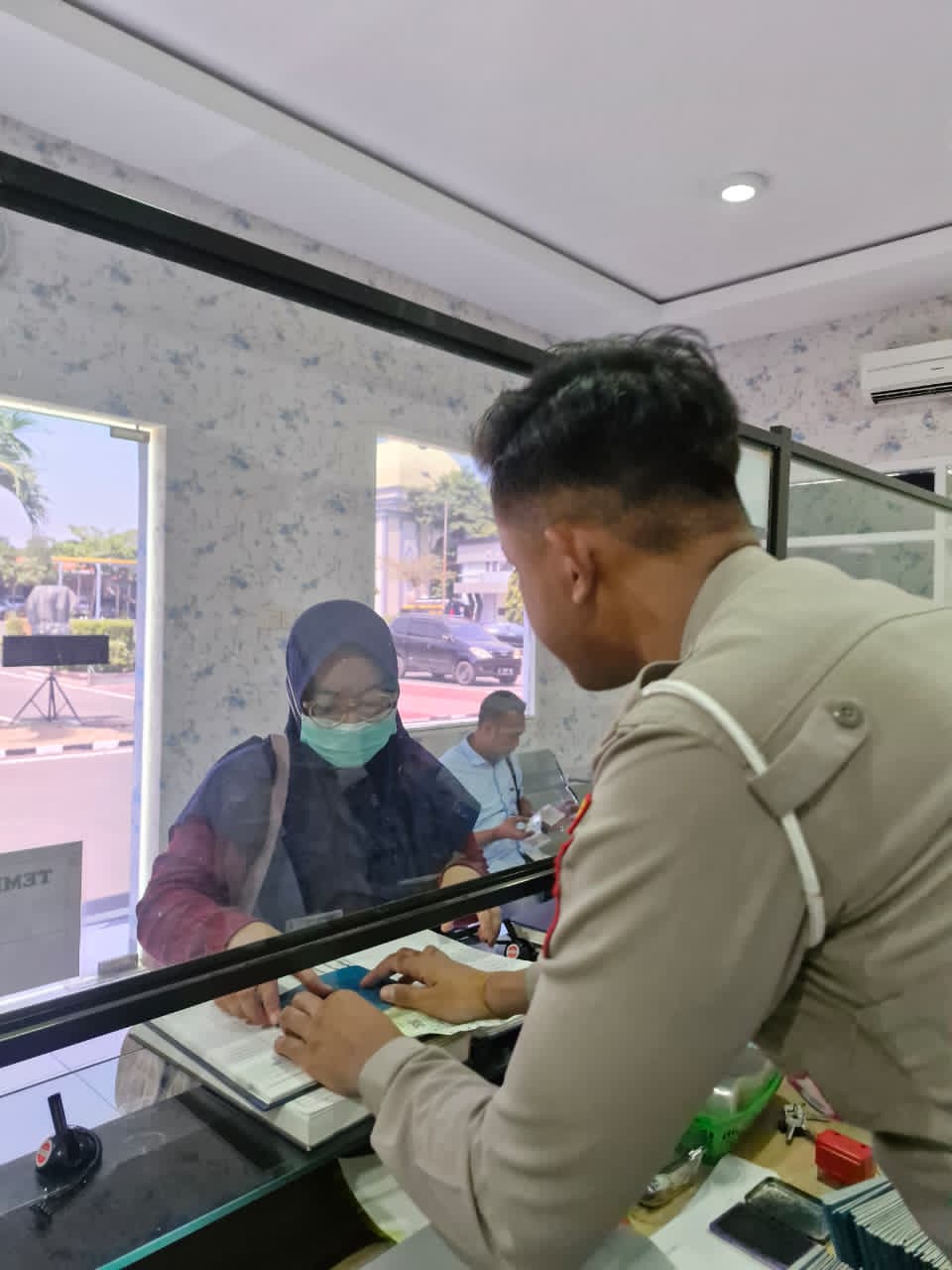 "Polantas Menyapa" di Tuban, Satlantas Sosialisasikan Prosedur Lalu Lintas Langsung ke Masyarakat