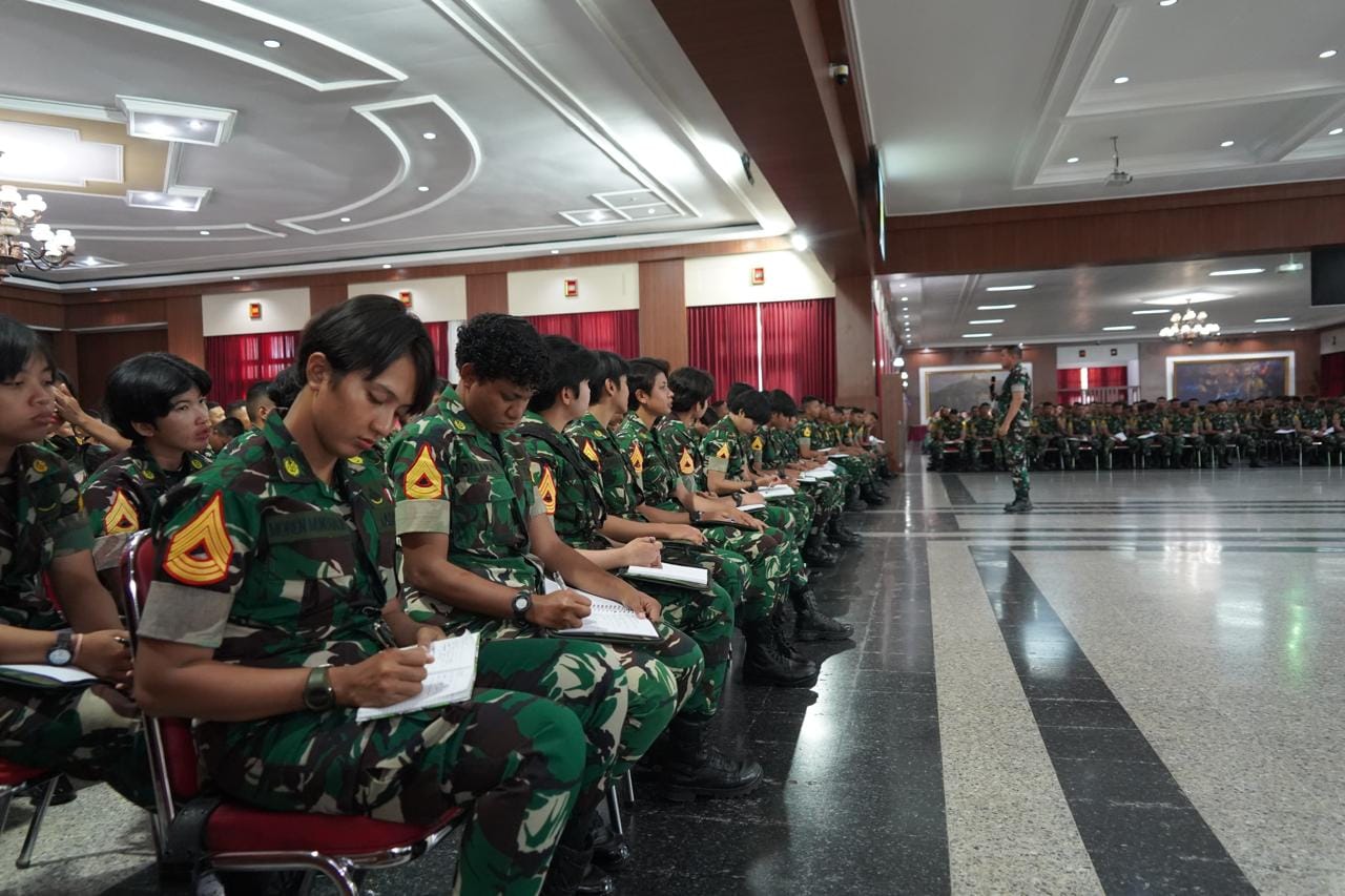 Gubernur Akademi Militer Beri Pengarahan tentang Astagatra kepada Taruna Tingkat II dan III