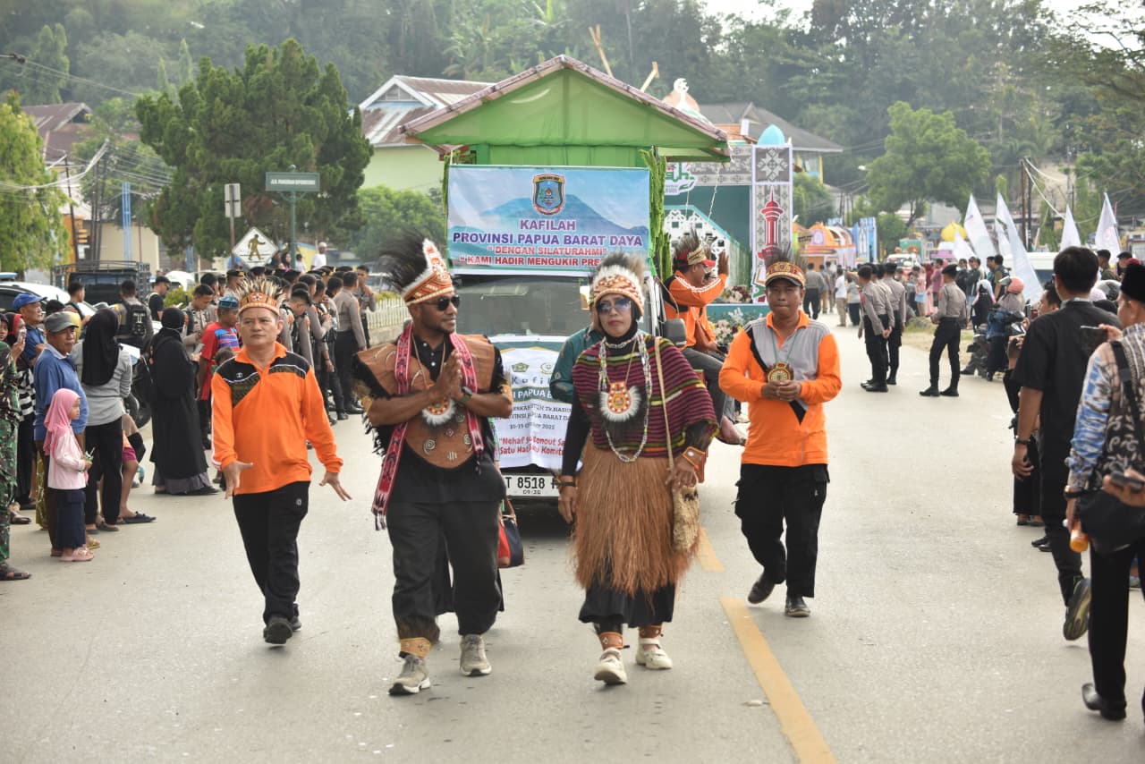 PBD Jadi Perhatian di Pawai Ta’aruf STQH Nasional XXVIII Kendari Meriah, Penuh Warna, dan Sarat Pesan Damai dari Timur Indonesia