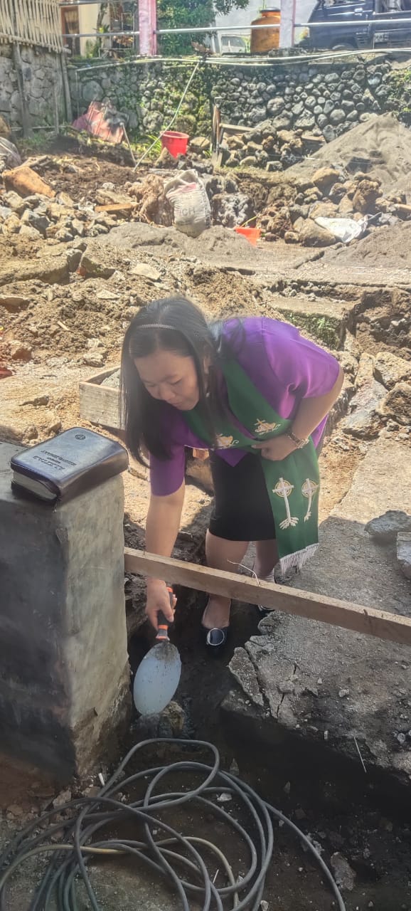 Mapalus Bangkitkan Semangat dan Kebersamaan di Rumah Rosalin Masela Lingkungan Jaga II Kampung Liwutung