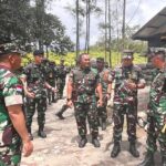 Dandim 1710/Mimika Dampingi Pangdam XVII/Cenderawasih Kunjungi Pos Satgas Pamtas Obvitnas