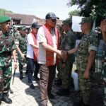 Panglima TNI Dampingi Menhan RI Tinjau Yonif TP 835/Samota Yudha Bhakti di Sumbawa