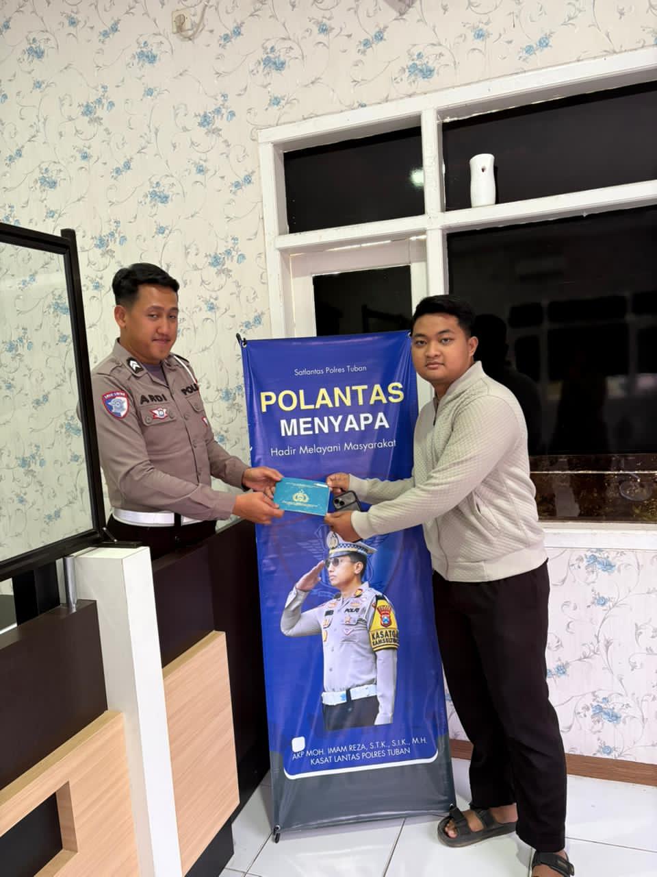 Edukasi SIM dan STNK, Polisi Tuban Ajak Warga Tertib Administrasi