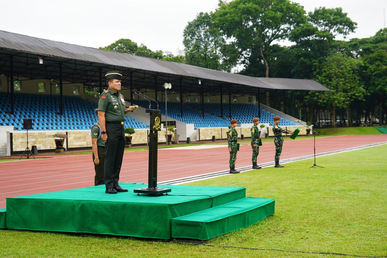 GUBERNUR AKADEMI MILITER PIMPIN UPACARA PERINGATAN HARI SUMPAH PEMUDA KE-97 DI LAPANGAN SAPTA MARGA GUBERNUR AKADEMI MILITER PIMPIN UPACARA PERINGATAN HARI SUMPAH PEMUDA KE-97 DI LAPANGAN SAPTA MARGA