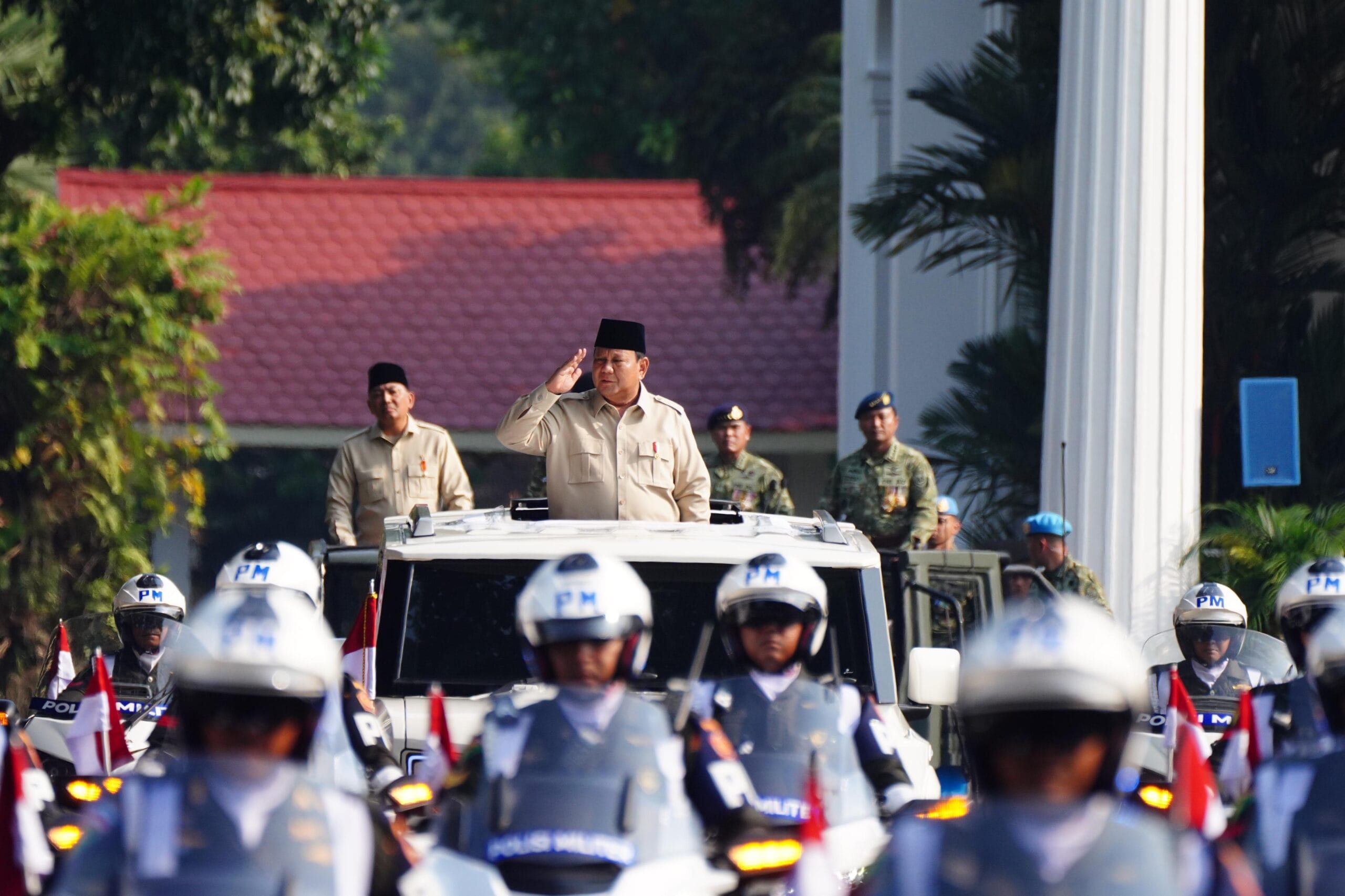Delapan Dekade TNI: Kekuatan, Profesionalisme, dan Sinergi TNI-Rakyat Delapan Dekade TNI: Kekuatan, Profesionalisme, dan Sinergi TNI-Rakyat