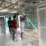 Satgas TMMD ke-126 Kodim 1810/Tambrauw dan Warga Kampung Babak Gotong Royong Rehabilitasi Gereja Advent