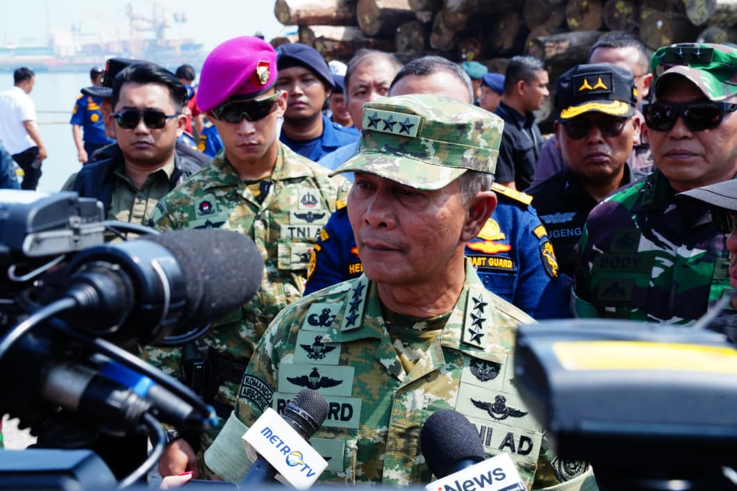 Kasum TNI Tinjau Keberhasilan Satgas PKH Amankan Ribuan Kubik Kayu Ilegal