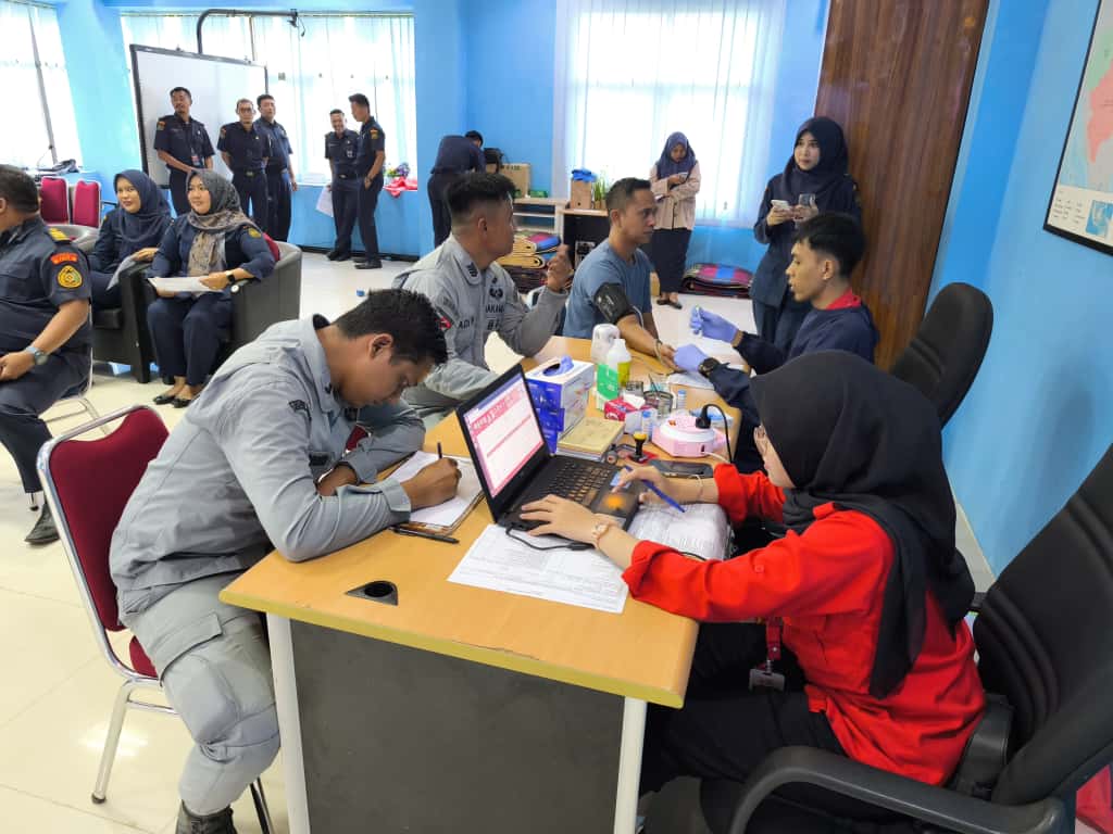 Bakamla RI Ikut Donor Darah di HUT Ke-26 KKP