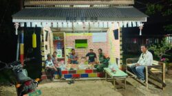 Wujudkan Kemanunggalan TNI Dan Rakyat, Babinsa Bersama Warga Kompak Jaga Kamtibmas Dengan Melakukan Pos Ronda