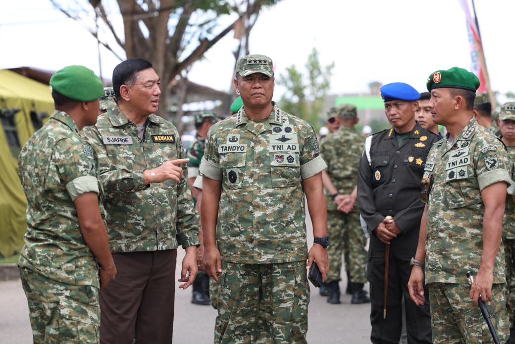 Wapang TNI Dampingi Menhan RI Kunjungi Yonif TP 821/Satria Bupolo di Pulau Buru