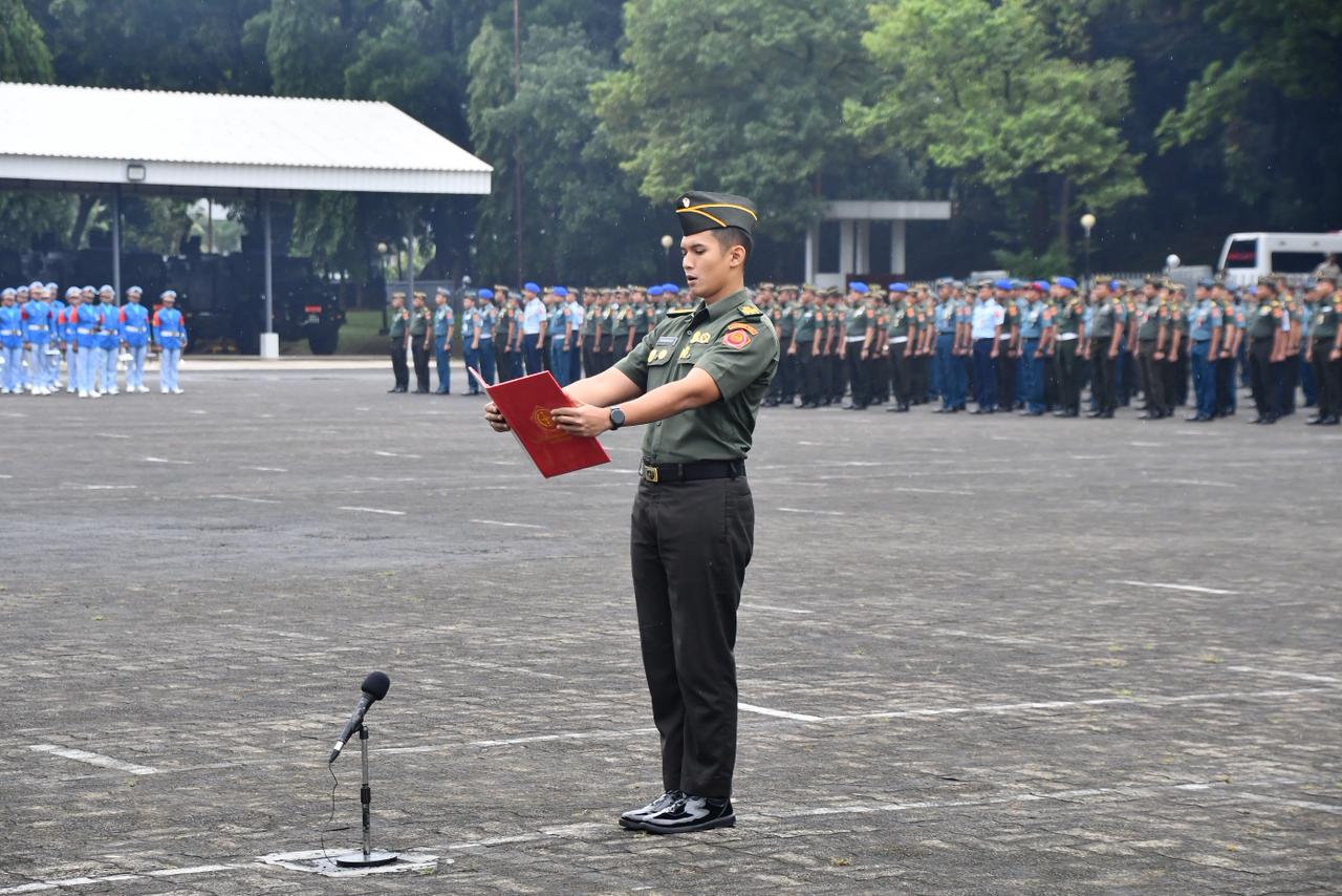 Mabes TNI Gelar Upacara Hari Sumpah Pemuda: Indonesia Harus Berdiri Tegak, Indonesia Tidak Boleh Kalah Mabes TNI Gelar Upacara Hari Sumpah Pemuda: Indonesia Harus Berdiri Tegak, Indonesia Tidak Boleh Kalah