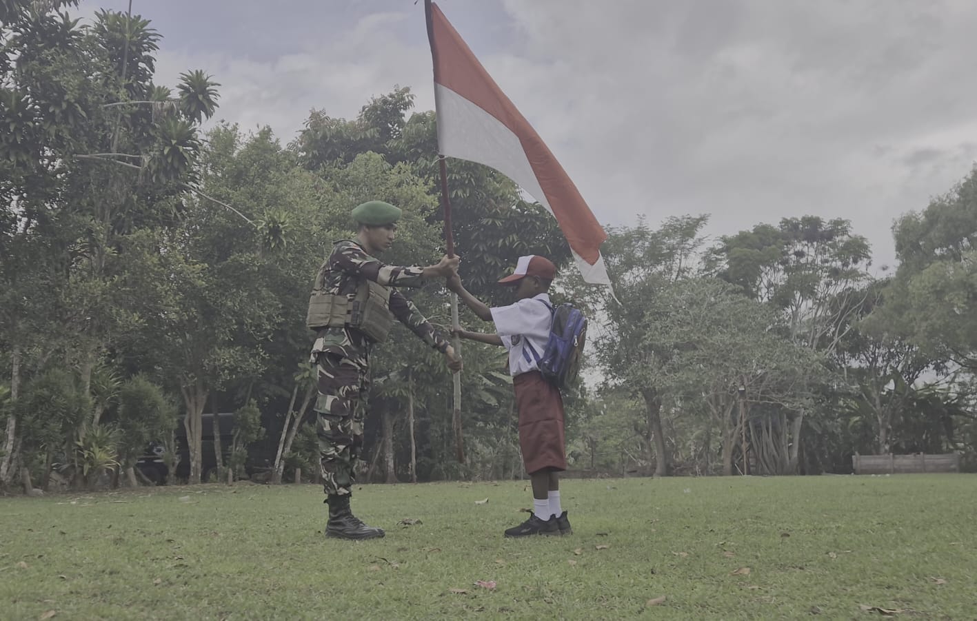 Merah Putih Berkibar di Perbatasan: Bukti Cinta Satgas Kala Hitam untuk Generasi Bangsa