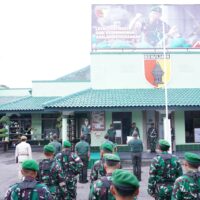 Pimpin Upacara Bendera 17-an. Komandan Kodim 0808/Blitar Bacakan Amanat KASAD