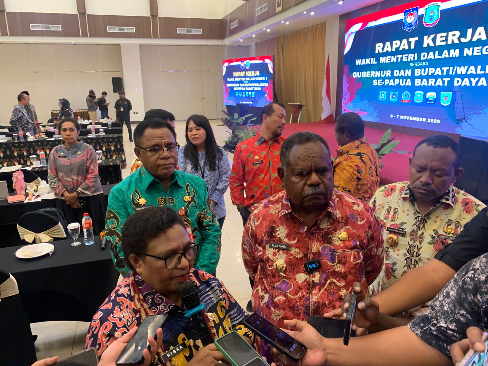 Wamendagri Dorong Papua Barat Daya Jadi Model Daerah Hijau dan Bermartabat Wamendagri Dorong Papua Barat Daya Jadi Model Daerah Hijau dan Bermartabat