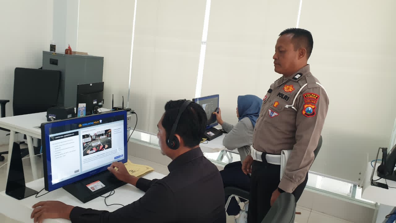 Program POLANTAS MENYAPA Mengubah Cara Warga Memandang Polisi