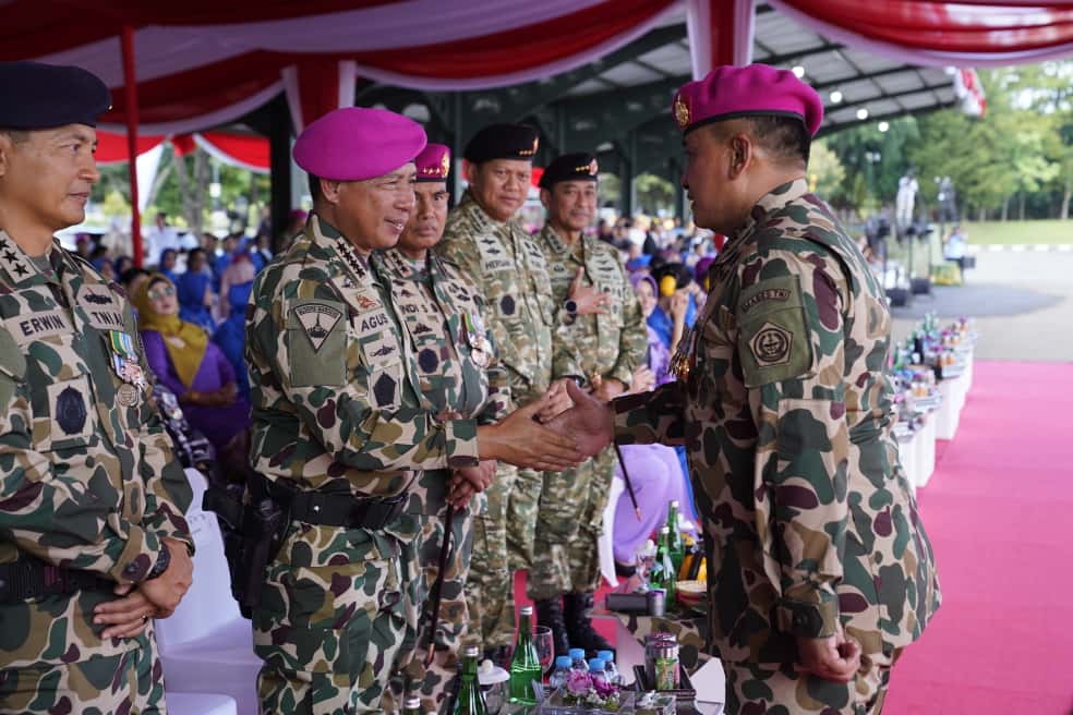 Panglima TNI Dikukuhkan sebagai Warga Kehormatan Pasukan Pendarat Korps Marinir