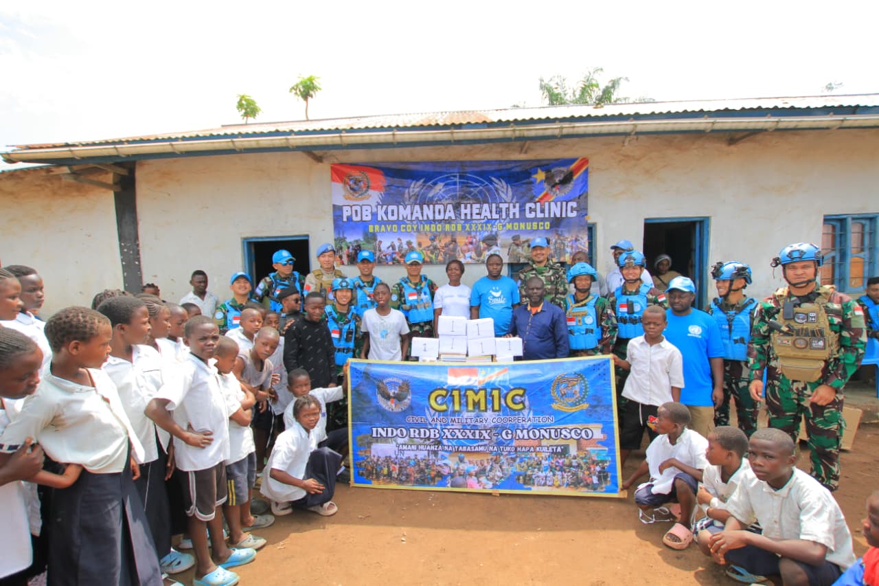 Memperingati Hari Anak Sedunia, Kontingen Garuda INDORDB XXXIX-G MONUSCO Berbagi Perlengkapan Sekolah