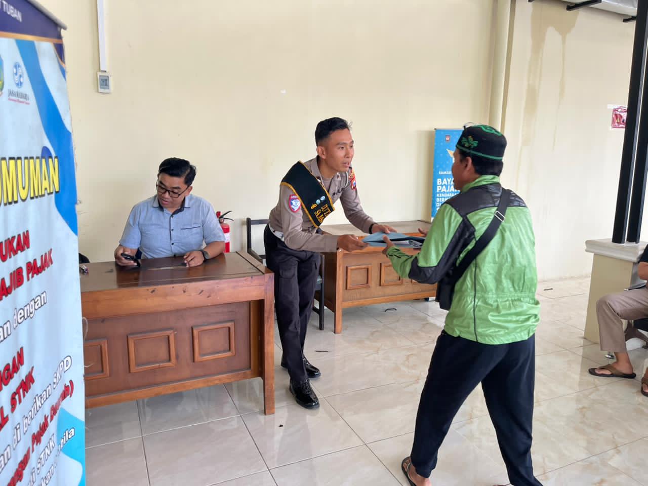 Polantas Menyapa: Cara Baru Polisi Membangun Relasi Baik dengan Masyarakat