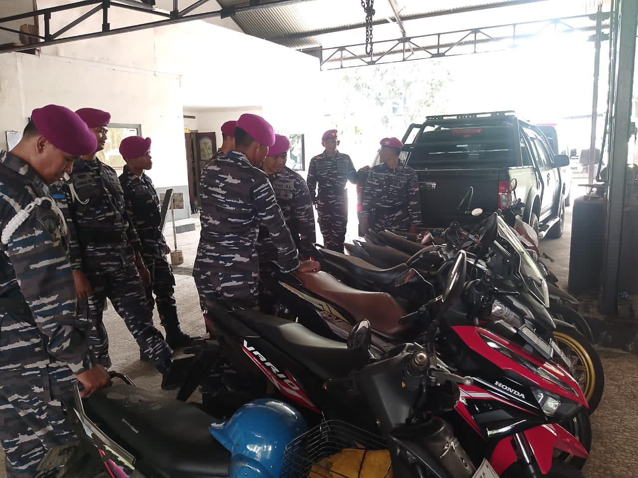 Cek Kerapihan dan Ketertiban Lingkungan, Yonif 2 Marinir Laksanakan Ronda Penutup