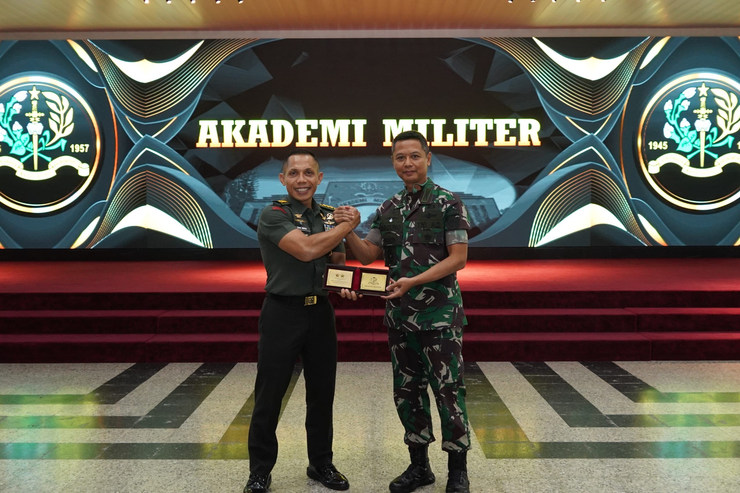 Taruna Akmil Menerima Pembekalan Kepemimpinan Lapangan dari “The King of Sparko”