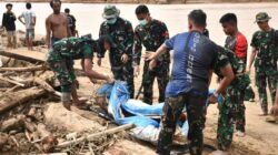 Satgas Gulben Kodam I/BB Berhasil Temukan dan Evakuasi Jenazah Korban Banjir di Tapanuli Selatan