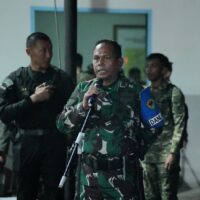 Panglima TNI Tinjau Latihan Terjun Malam di Bangka, Tingkatkan Kesiapsiagaan dan Pengamanan Wilayah